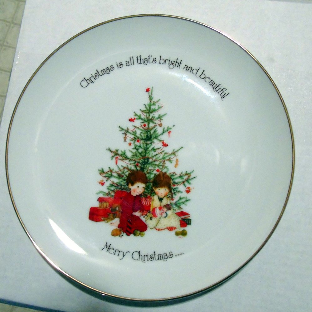 Vintage 1975  Holly Hobbie Holiday Collector Plate